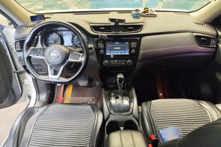 Used Nissan X-Trail 2017 2.0L CVT Comfort Edition 2WD Center Console