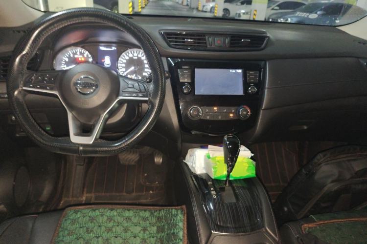 Used Nissan X-Trail 2017 2.0L CVT Comfort Edition 2WD Center Console