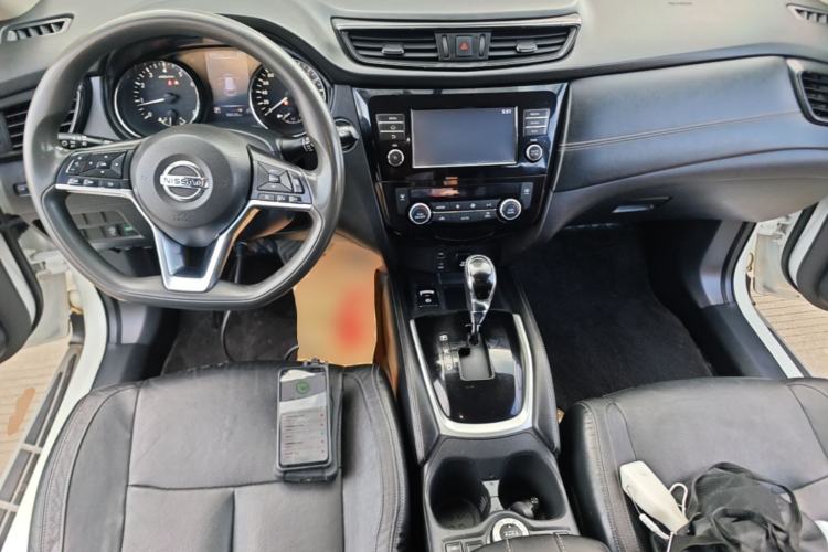 Used Nissan X-Trail 2017 2.5L CVT Leading Edition 4WD Center Console