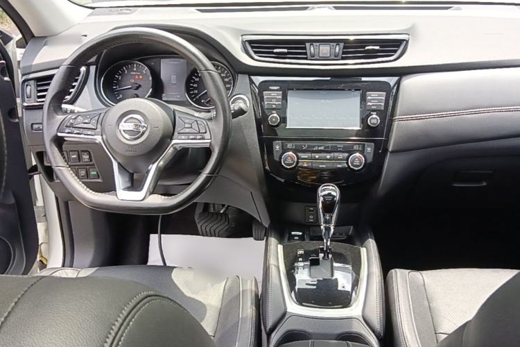 Used Nissan X-Trail 2017 2.5L CVT Luxury Edition 4WD Center Console
