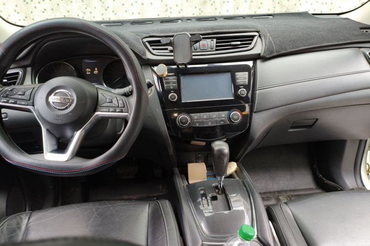 Used Nissan X-Trail 2017 2.0L CVT Comfort Edition 2WD Center Console