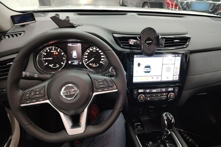 Used Nissan X-Trail 2017 2.5L CVT Luxury Edition 4WD Center Console