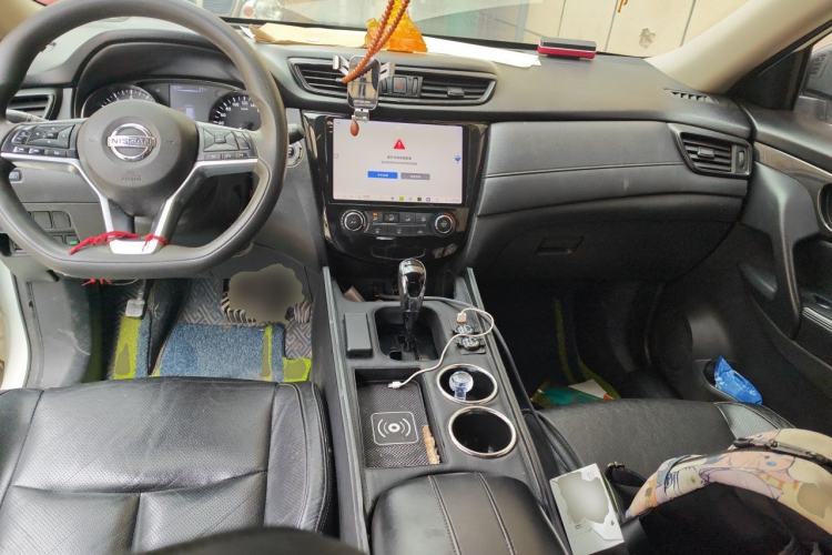 Used Nissan X-Trail 2017 2.0L CVT Comfort Edition 2WD Center Console