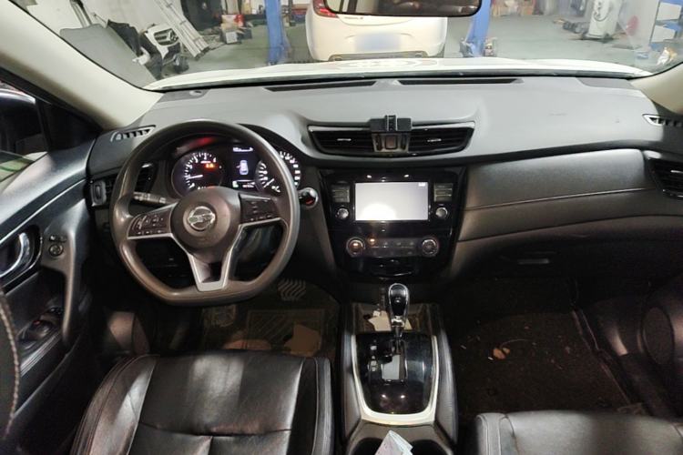 Used Nissan X-Trail 2017 2.0L CVT Comfort Edition 2WD Center Console