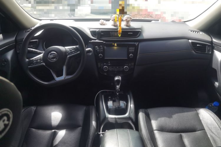 Used Nissan X-Trail 2017 2.5L CVT Leading Edition 4WD Center Console