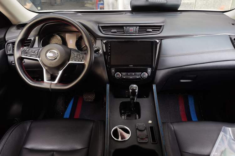 Used Nissan X-Trail 2017 2.5L CVT 7-Seater Leading Edition 4WD Center Console