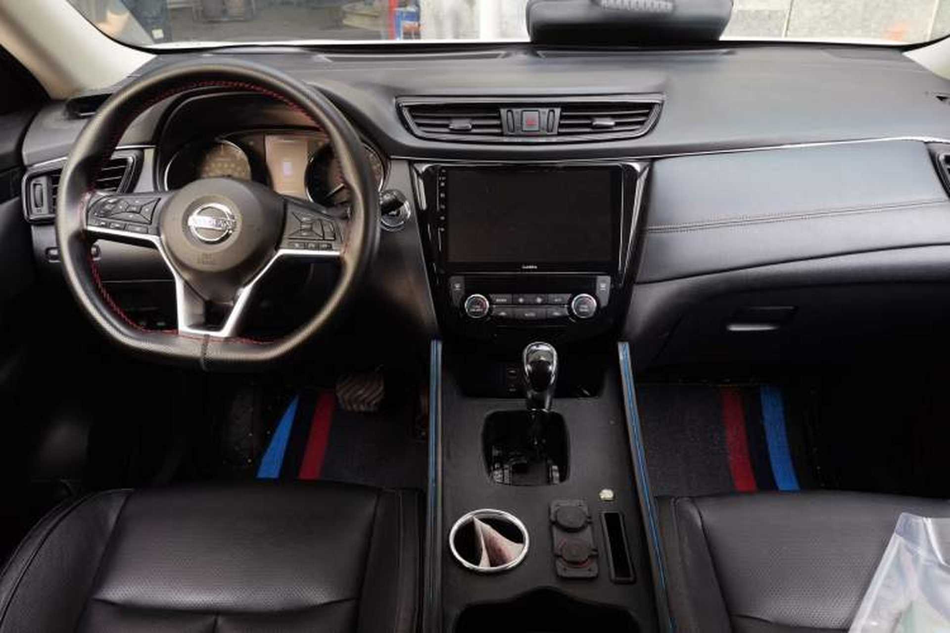 Used Nissan X-Trail 2017 2.5L CVT 7-Seater Leading Edition 4WD Center Console