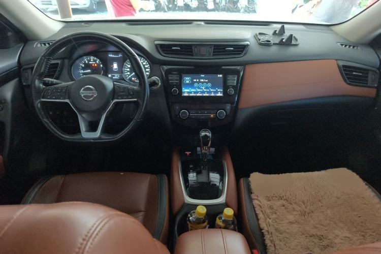 Used Nissan X-Trail 2017 2.5L CVT Ultimate Edition 4WD Center Console