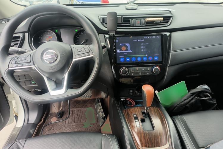 Used Nissan X-Trail 2017 2.0L CVT Comfort Edition 2WD Center Console