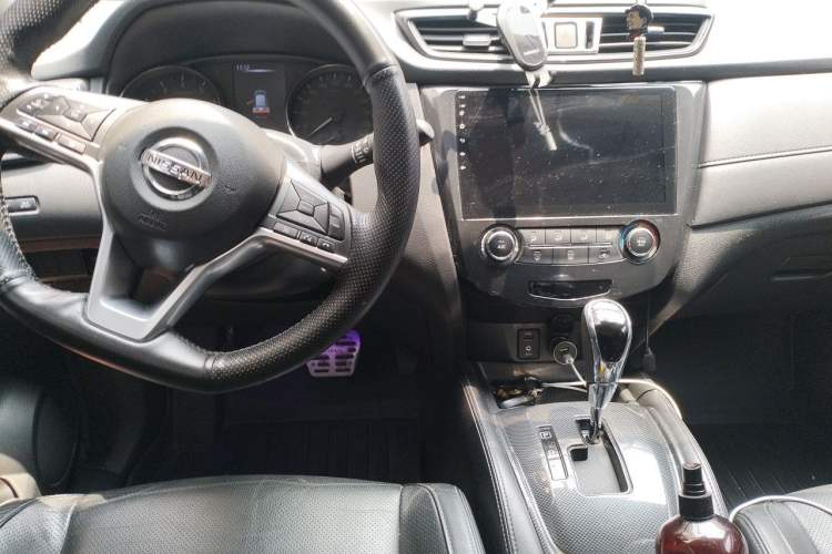 Used Nissan X-Trail 2017 2.0L CVT Comfort Edition 2WD Center Console