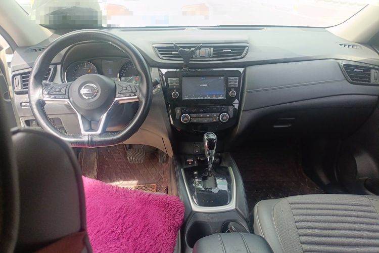 Used Nissan X-Trail 2017 2.5L CVT Leading Edition 4WD Center Console