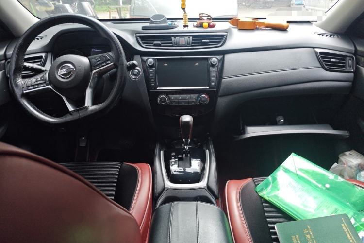 Used Nissan X-Trail 2017 2.0L CVT Comfort Edition 2WD Center Console