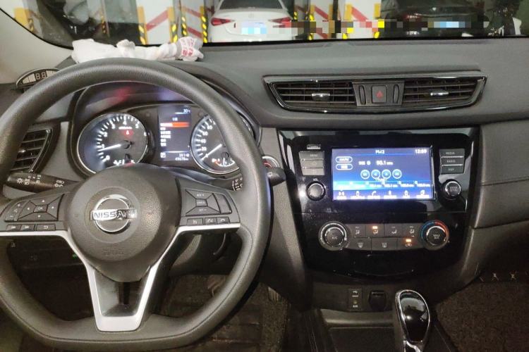 Used Nissan X-Trail 2017 2.0L CVT Comfort Edition 2WD Center Console