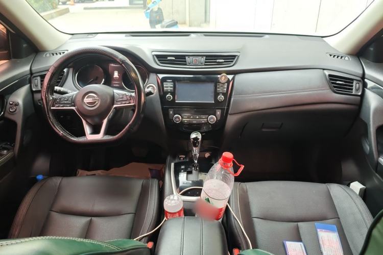 Used Nissan X-Trail 2017 2.5L CVT Luxury Edition 4WD Center Console