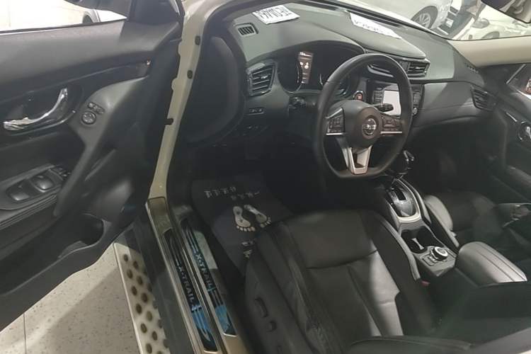 Used Nissan X-Trail 2017 2.5L CVT Luxury Edition 4WD Driver Seat