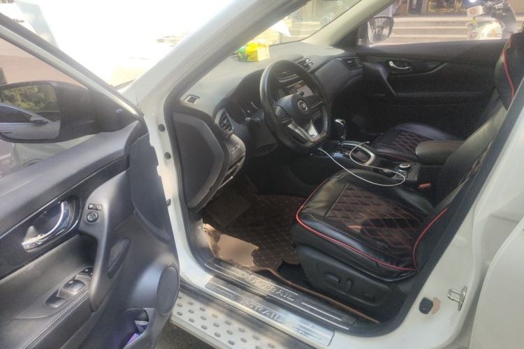Used Nissan X-Trail 2017 2.5L CVT Luxury Edition 4WD Driver Seat
