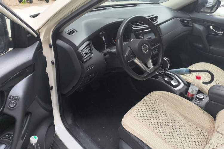 Used Nissan X-Trail 2017 2.5L CVT Luxury Edition 4WD Driver Seat