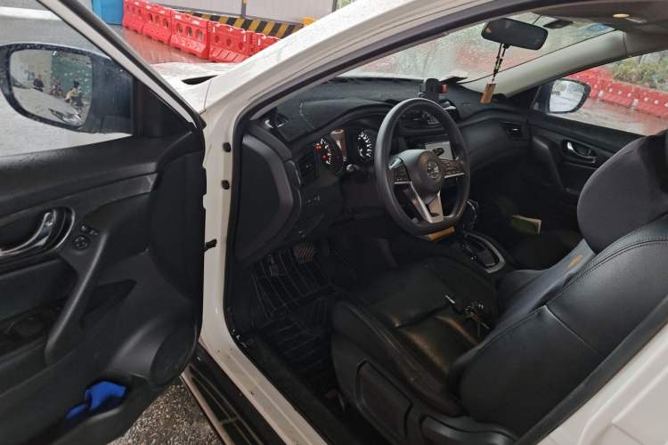 Used Nissan X-Trail 2017 2.0L CVT Comfort Edition 2WD Driver Seat