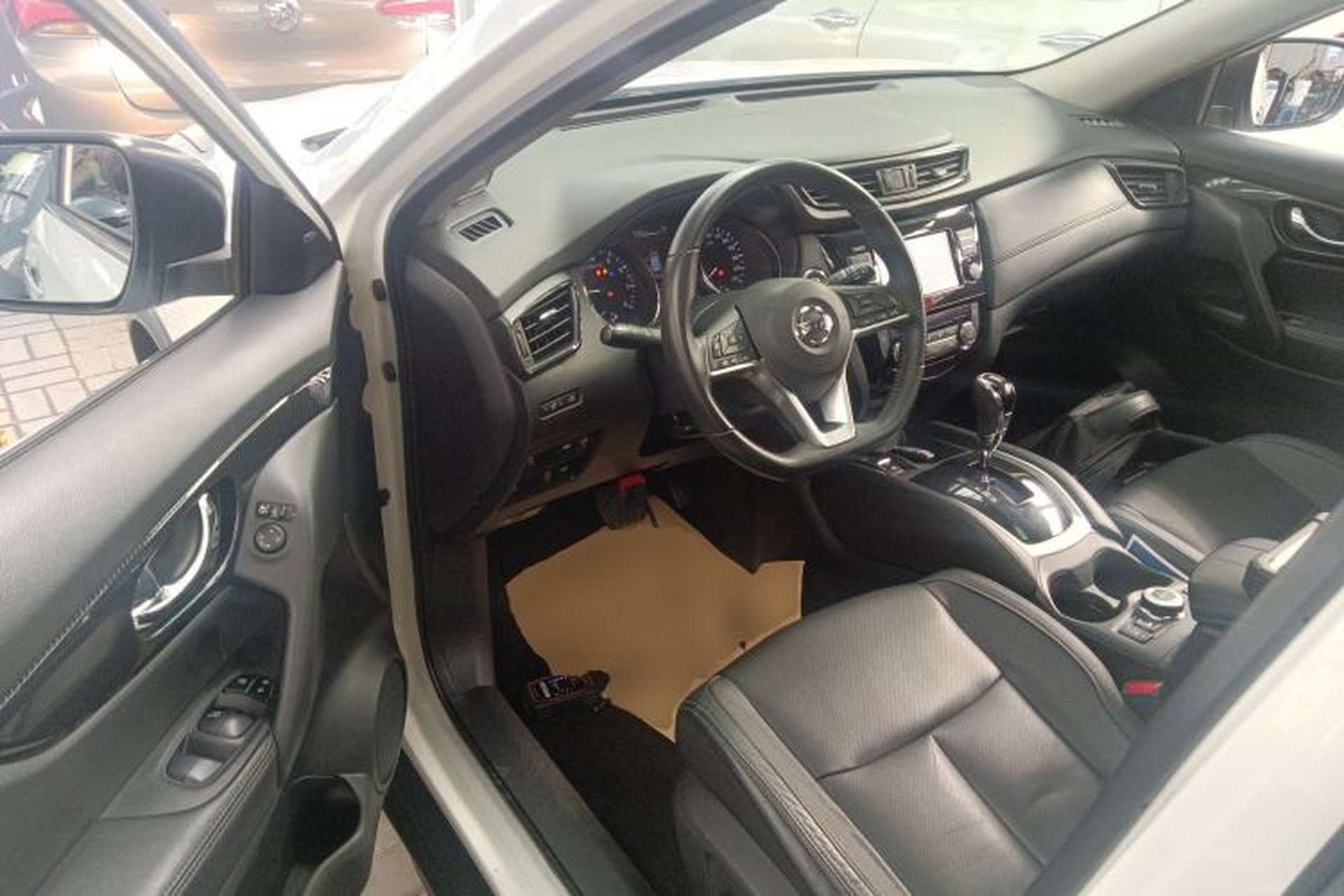Used Nissan X-Trail 2017 2.5L CVT Luxury Edition 4WD Driver Seat