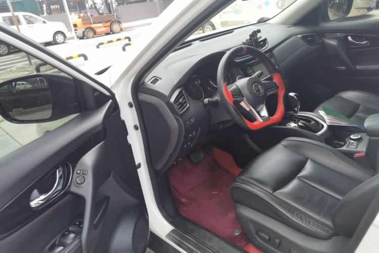 Used Nissan X-Trail 2017 2.5L CVT Luxury Edition 4WD Driver Seat