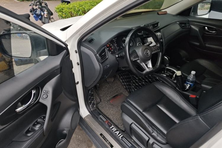 Used Nissan X-Trail 2017 2.0L CVT Comfort Edition 2WD Driver Seat