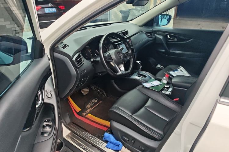 Used Nissan X-Trail 2017 2.5L CVT Luxury Edition 4WD Driver Seat