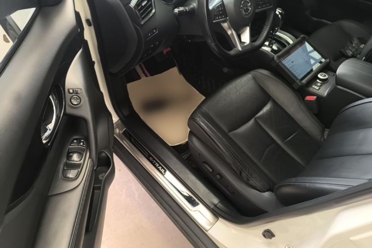 Used Nissan X-Trail 2017 2.5L CVT Luxury Edition 4WD Driver Seat