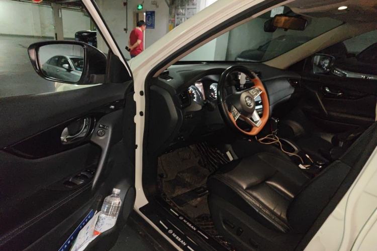 Used Nissan X-Trail 2017 2.5L CVT Leading Edition 4WD Driver Seat