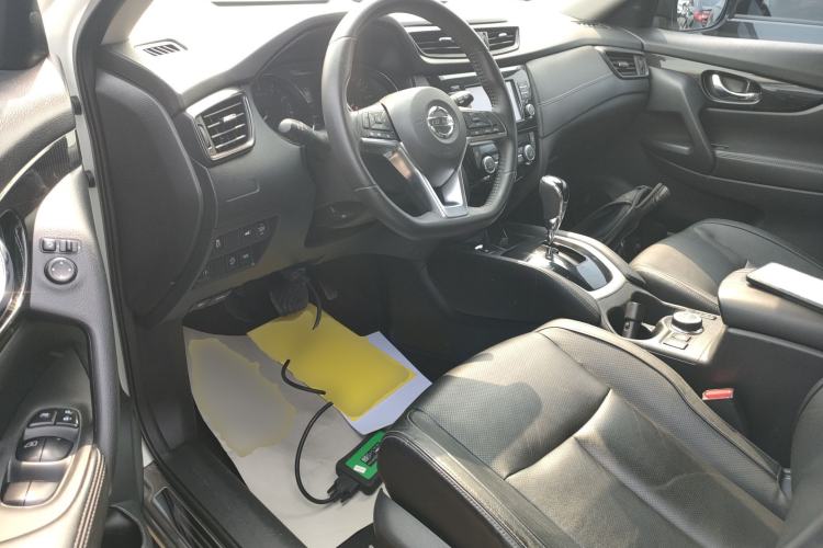 Used Nissan X-Trail 2017 2.5L CVT Luxury Edition 4WD Driver Seat