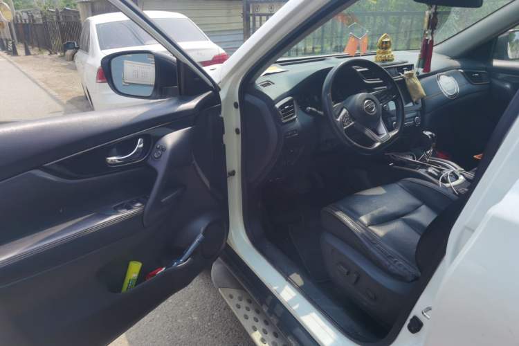 Used Nissan X-Trail 2017 2.5L CVT Luxury Edition 4WD Driver Seat