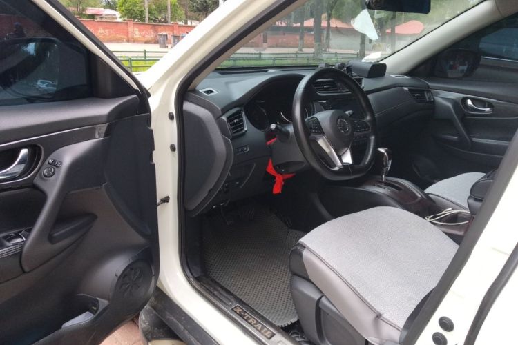 Used Nissan X-Trail 2017 2.0L CVT Comfort Edition 2WD Driver Seat