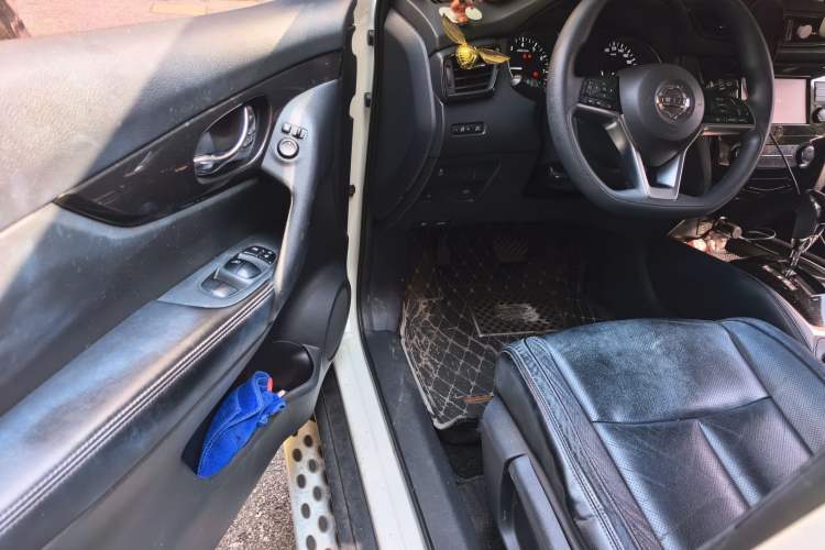 Used Nissan X-Trail 2017 2.0L CVT Comfort Edition 2WD Driver Seat
