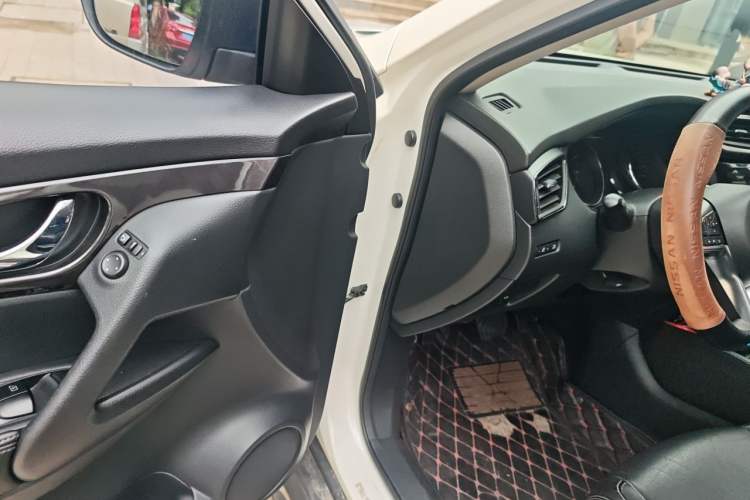 Used Nissan X-Trail 2017 2.0L CVT Comfort Edition 2WD Driver Seat
