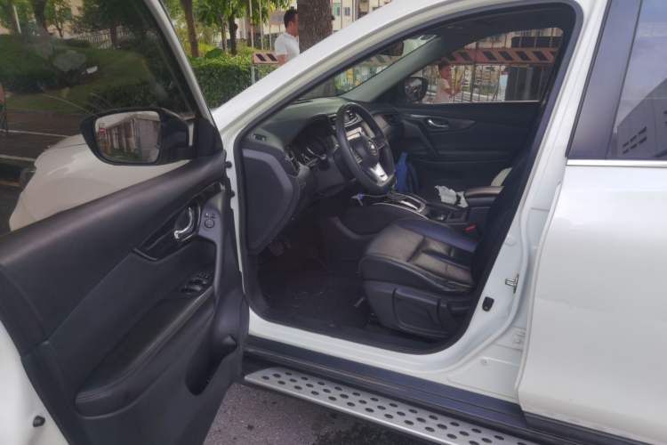 Used Nissan X-Trail 2017 2.0L CVT Comfort Edition 2WD Driver Seat