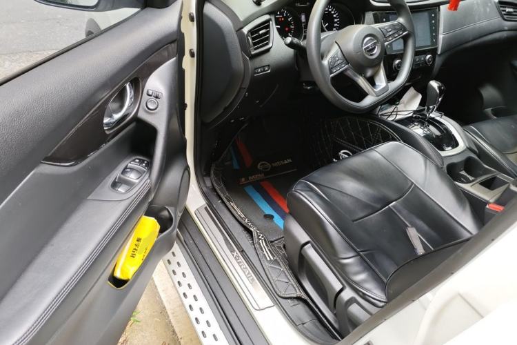 Used Nissan X-Trail 2017 2.0L CVT Comfort Edition 2WD Driver Seat