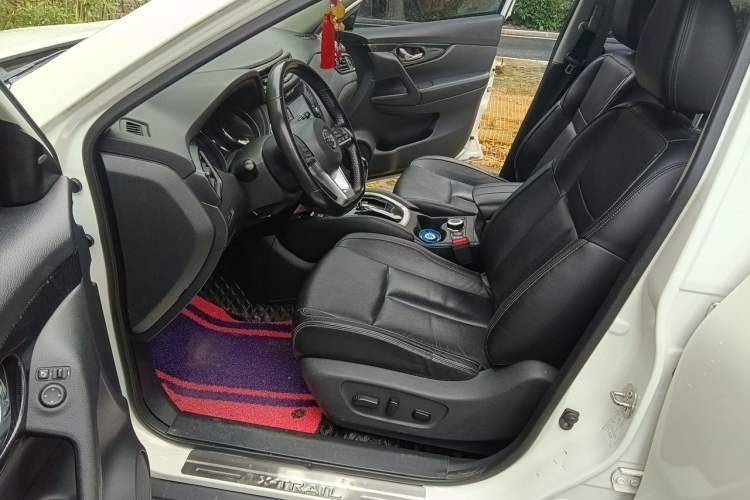 Used Nissan X-Trail 2017 2.5L CVT Luxury Edition 4WD Driver Seat