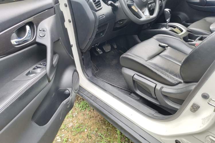 Used Nissan X-Trail 2017 2.0L CVT Comfort Edition 2WD Driver Seat