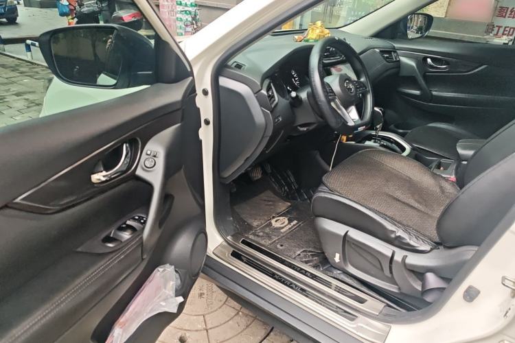 Used Nissan X-Trail 2017 2.0L CVT 7-Seater Comfort Edition 2WD Driver Seat