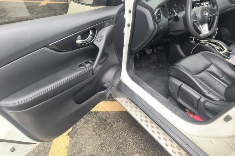 Used Nissan X-Trail 2017 2.0L CVT Comfort Edition 2WD Driver Seat
