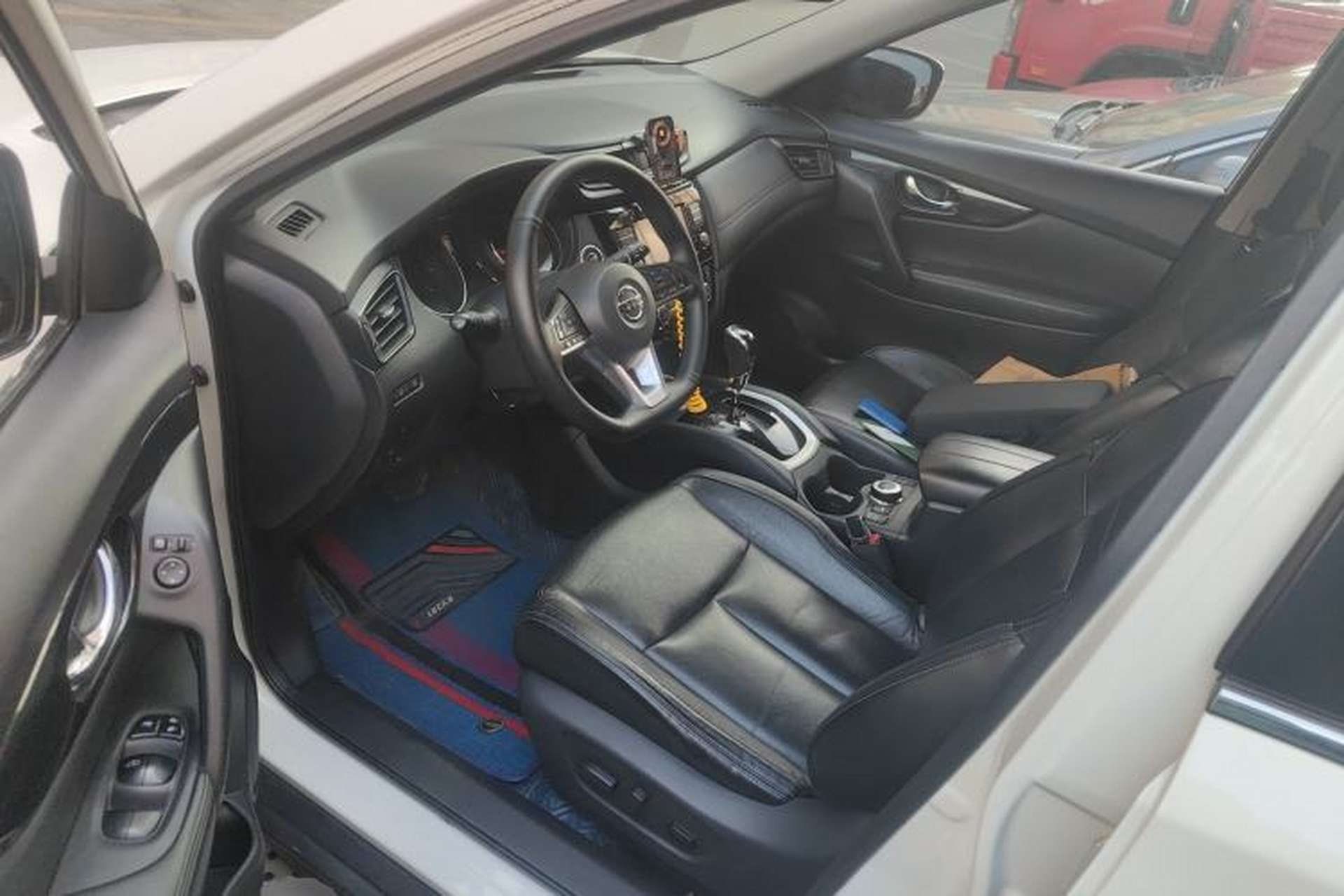 Used Nissan X-Trail 2017 2.5L CVT Leading Edition 4WD Driver Seat