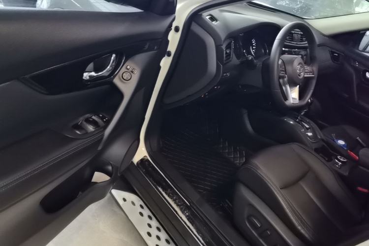 Used Nissan X-Trail 2017 2.5L CVT Luxury Edition 4WD Driver Seat
