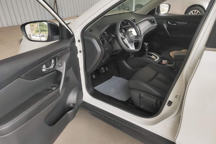 Used Nissan X-Trail 2017 2.0L CVT Comfort Edition 2WD Driver Seat