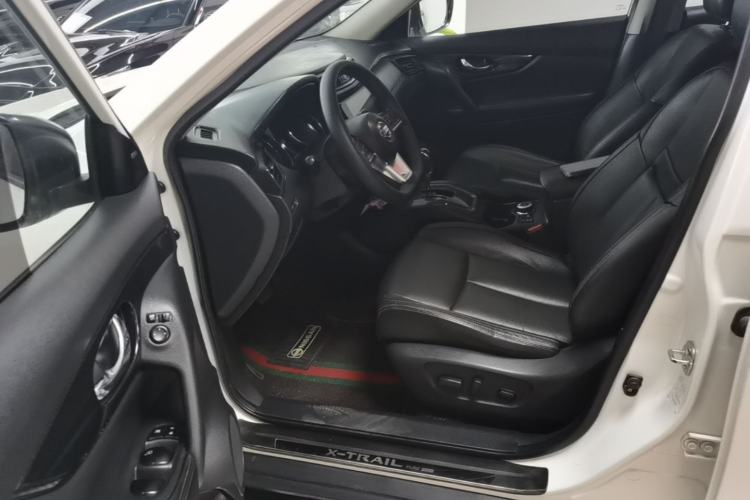 Used Nissan X-Trail 2017 2.5L CVT Luxury Edition 4WD Driver Seat