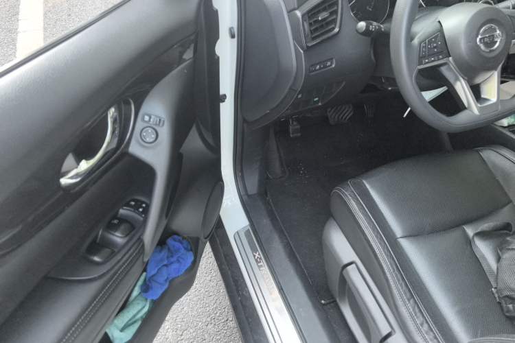 Used Nissan X-Trail 2017 2.0L CVT Comfort Edition 2WD Driver Seat