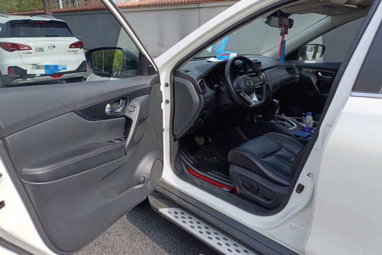Used Nissan X-Trail 2017 2.5L CVT Luxury Edition 4WD Driver Seat