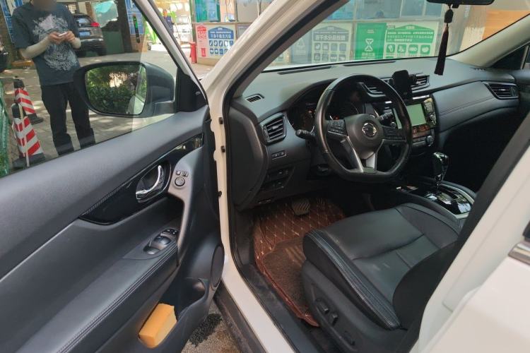 Used Nissan X-Trail 2017 2.5L CVT Luxury Edition 4WD Driver Seat