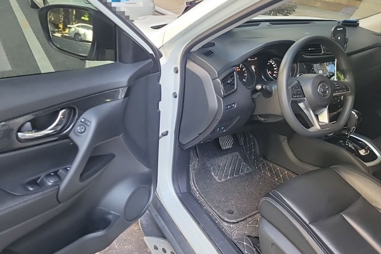 Used Nissan X-Trail 2017 2.5L CVT Leading Edition 4WD Driver Seat