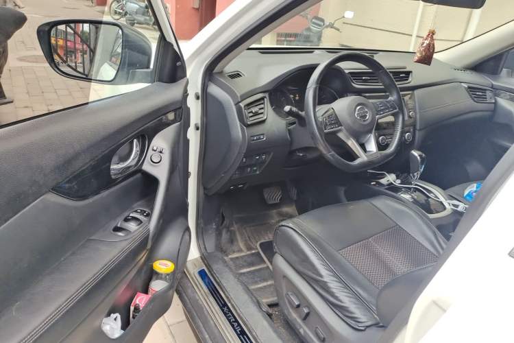 Used Nissan X-Trail 2017 2.5L CVT Luxury Edition 4WD Driver Seat