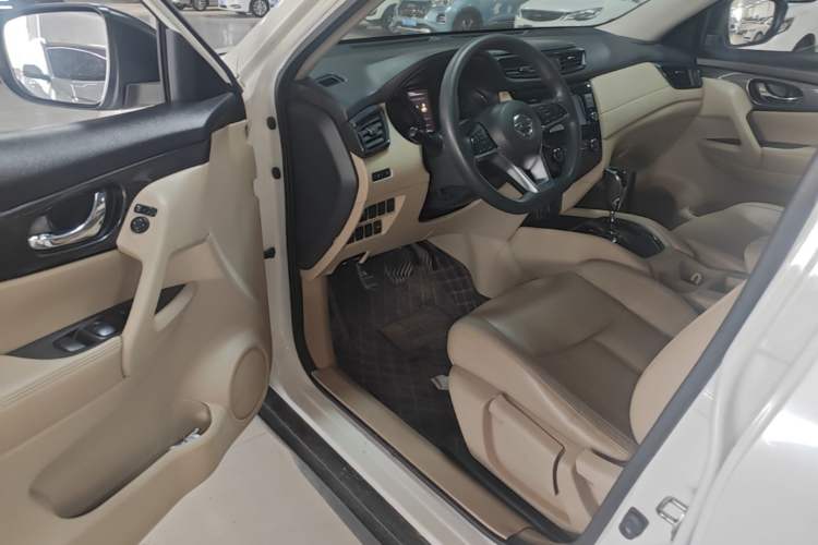 Used Nissan X-Trail 2017 2.0L CVT Comfort Edition 2WD Driver Seat