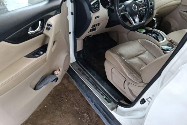Used Nissan X-Trail 2017 2.0L CVT Comfort Edition 2WD Driver Seat
